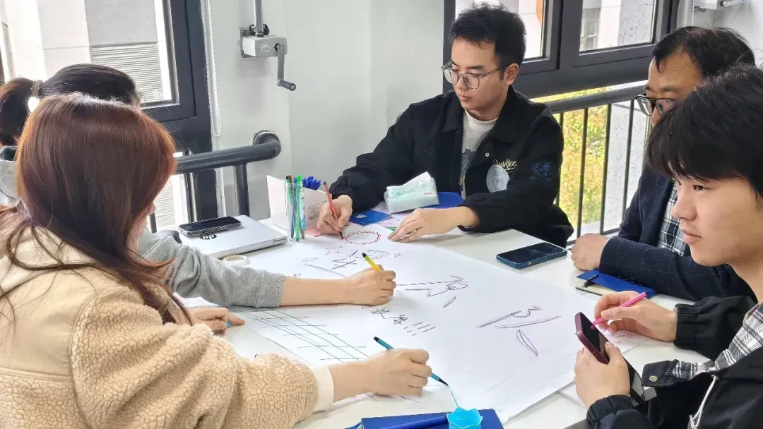 新员工们分组竞技